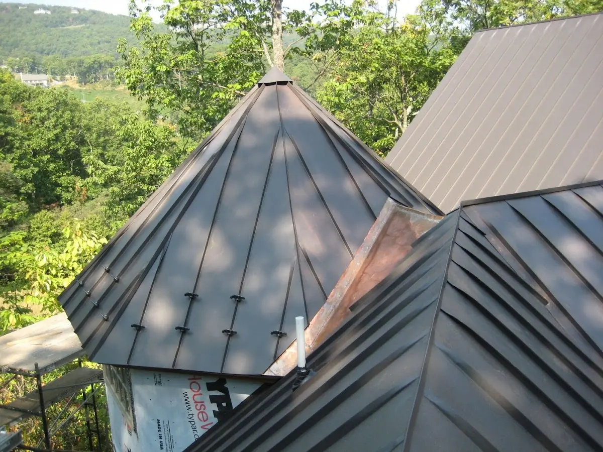 Professional Roof Tarp Installation by Craftsman Roofing in La Marque